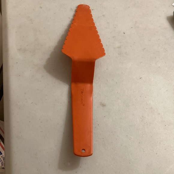 Tupperware Orange Pie Spatula - Picture 3 of 4